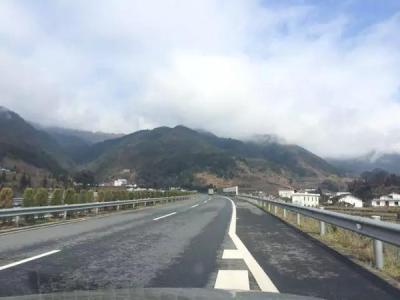 岳阳临湖公路最新消息